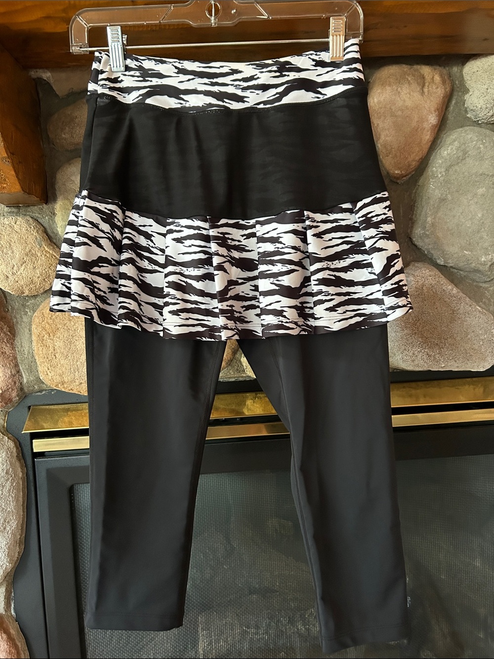 Anivivo Black White Zebra Print Skirted Capri Leggings Skeggings, Size S